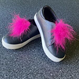 Cat & Jack Toddler Girls Vella Slip-on Sneakers- Black w Pink Faux Fur  Size 9 !